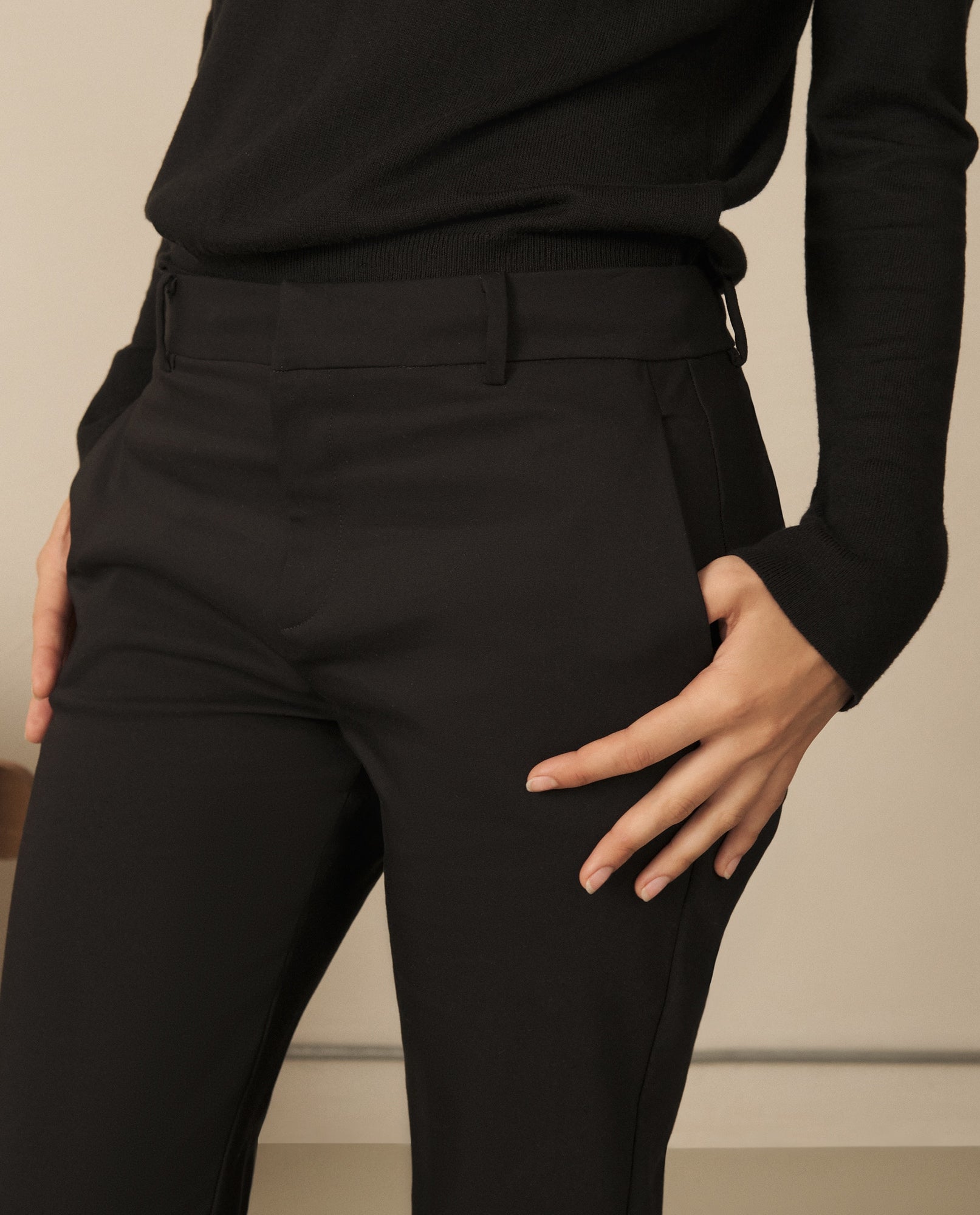 Pantalón chino tobillero silueta recta - Negro 34_130G913_NEG190303_6