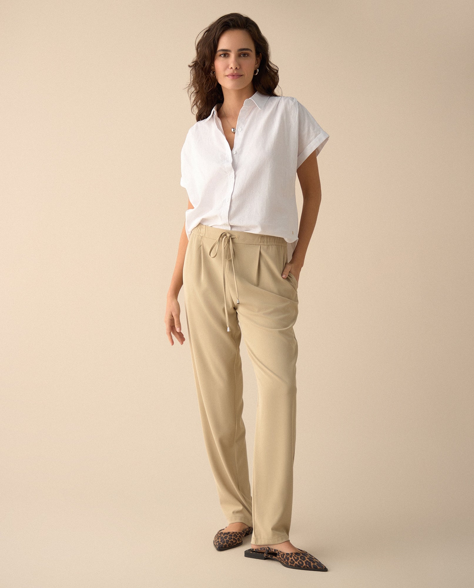 Pantalón elegante ajustable con cordón para mujer - Gris 34_130G915_GRI161305_0