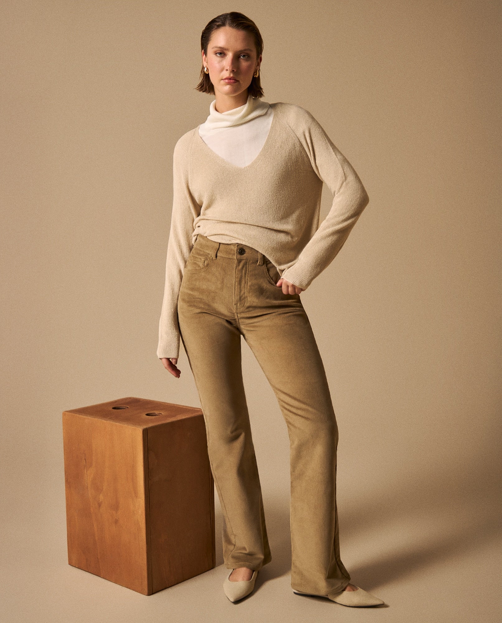 Pantalón Pana Boot Cut - Beige 34_130G920_BEI130607_0