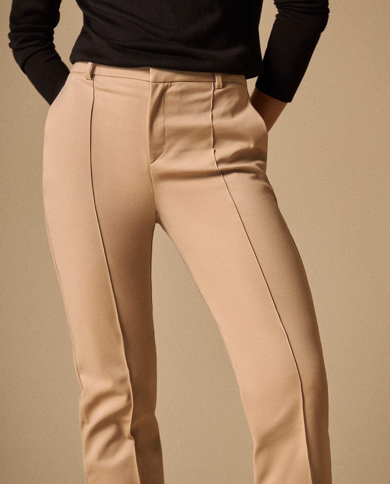 Pantalón Beige con Costuras Contrastantes - Beige