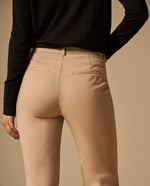 Pantalón Beige con Costuras Contrastantes - Beige