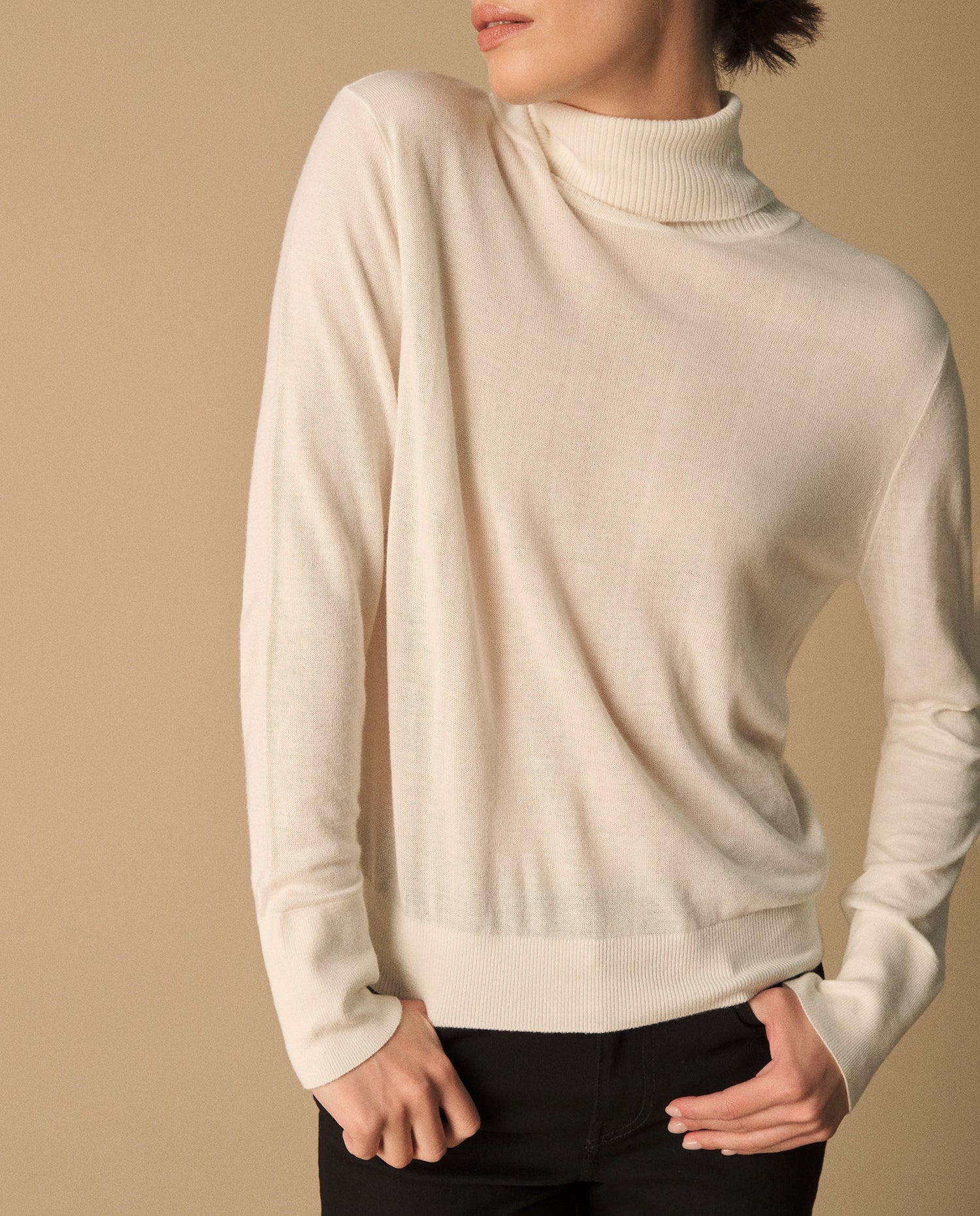 Buzo tejido de cuello alto para mujer - Crudo