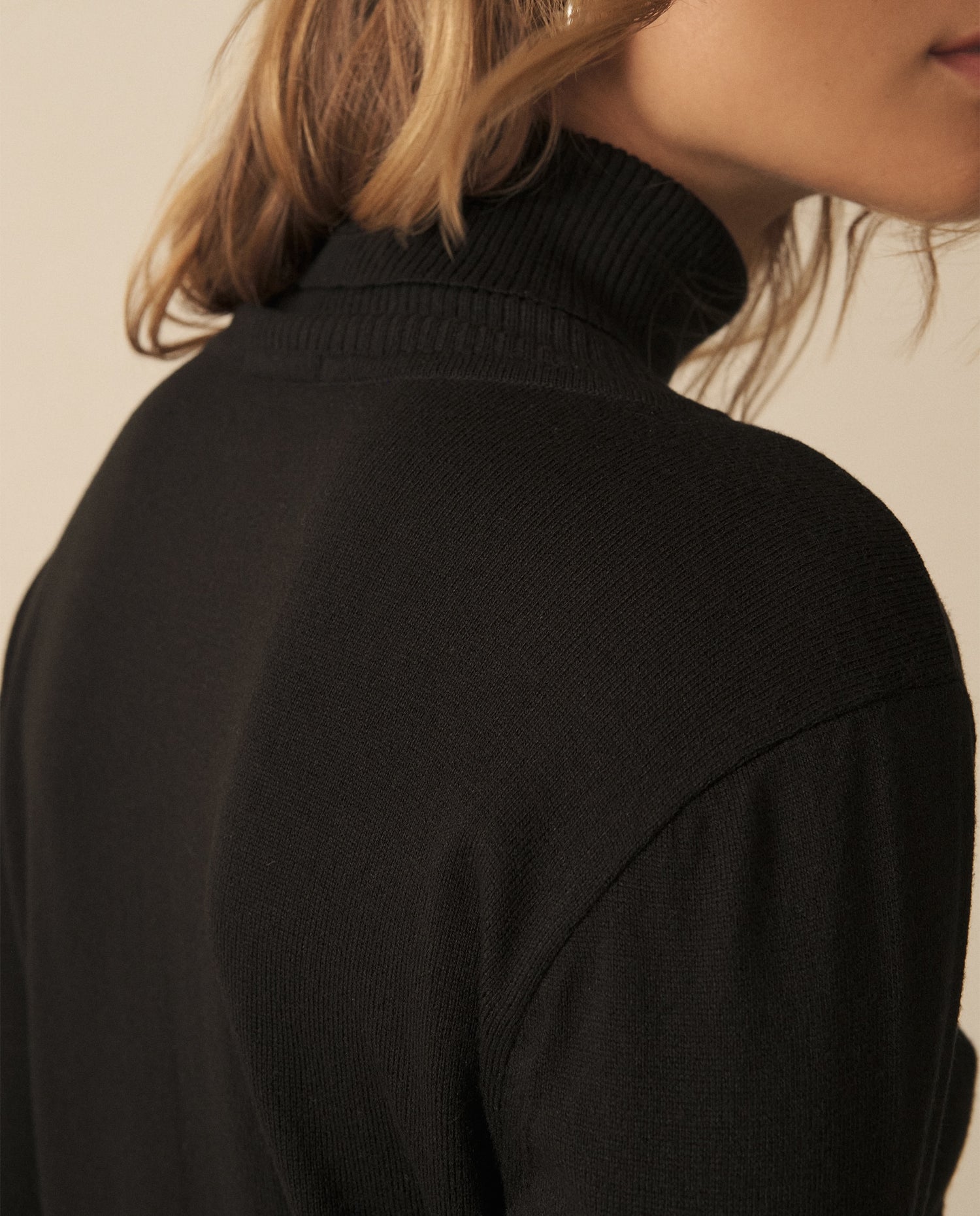 Buzo tejido de cuello alto para mujer - Negro