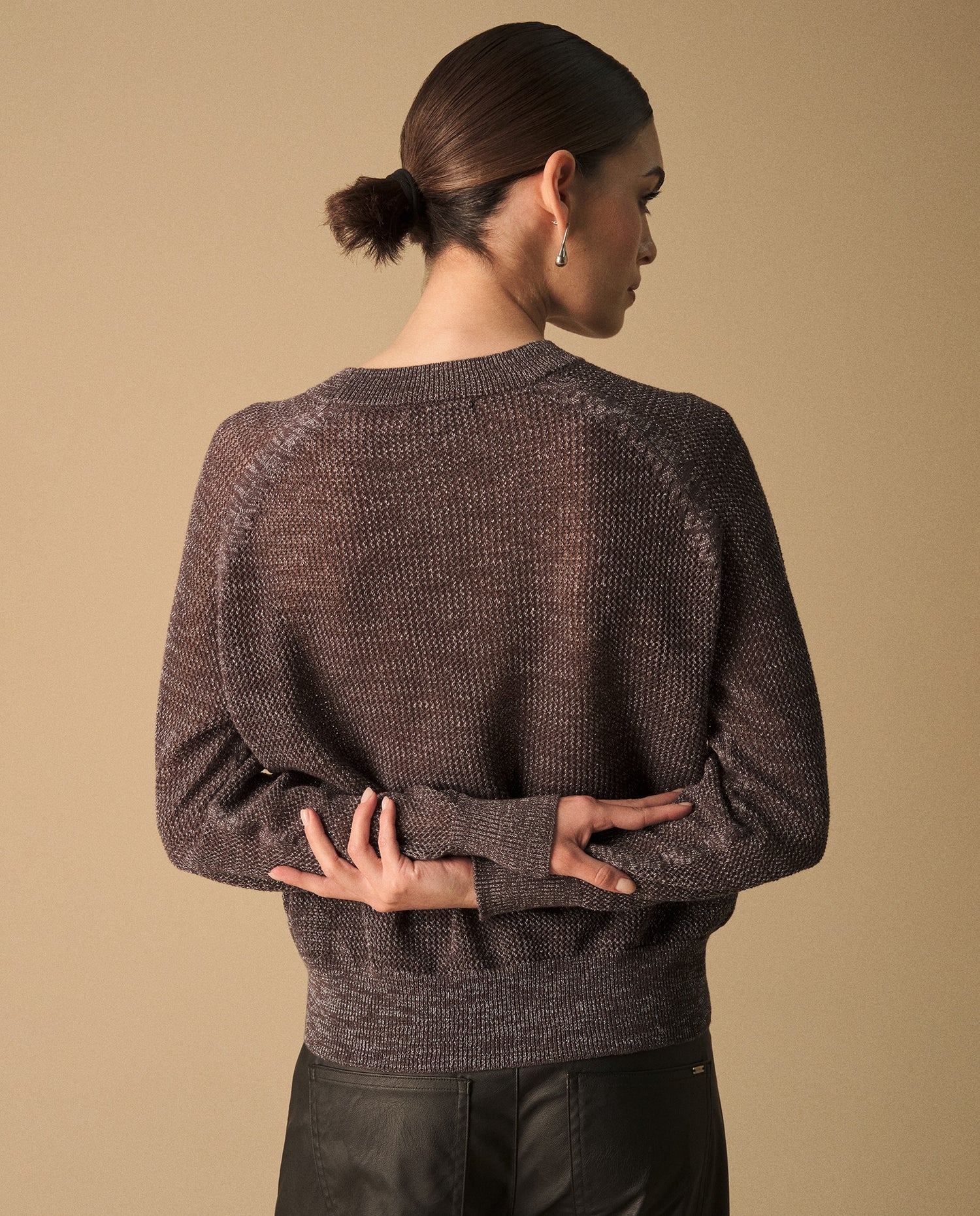 Suéter Gris con Detalles Metálicos - Gris