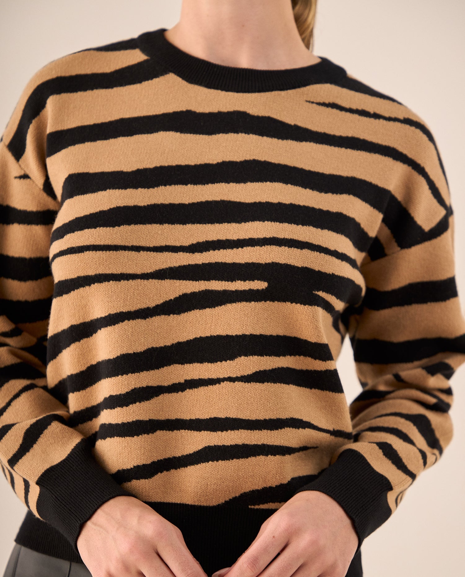 Suéter Tejido Estampado Leopardo Negro - Café