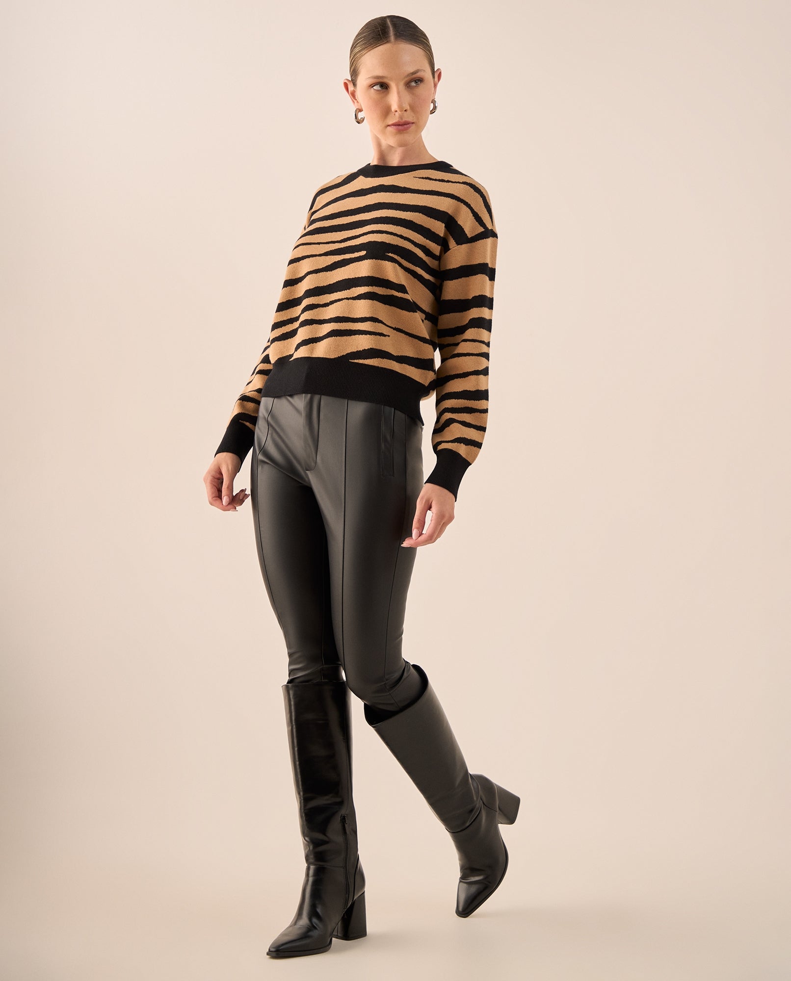 Suéter Tejido Estampado Leopardo Negro - Café 34_169G700_CAF171044_5