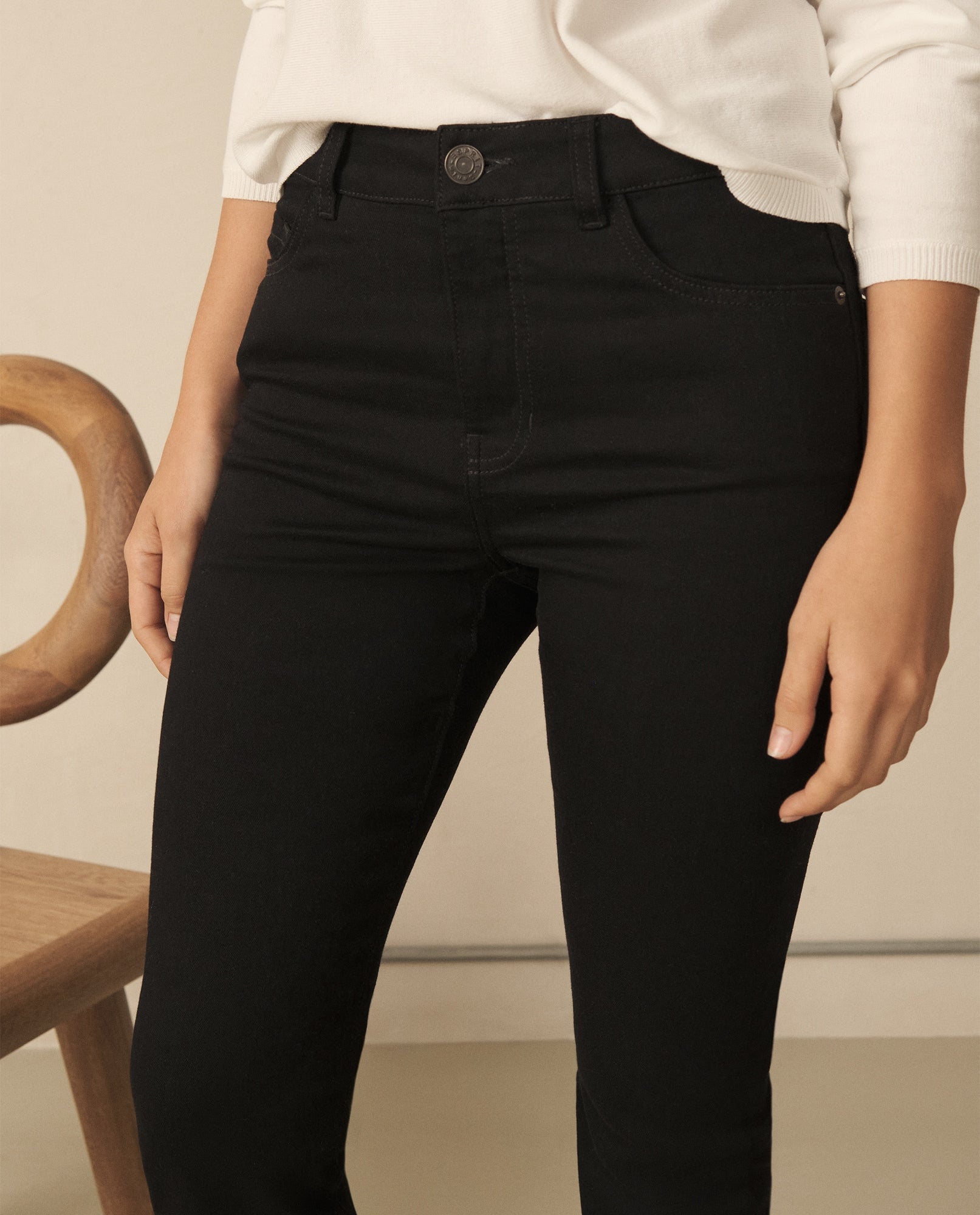 Jean Slim en black denim para mujer - Negro 34_170G912_NEG193909_5