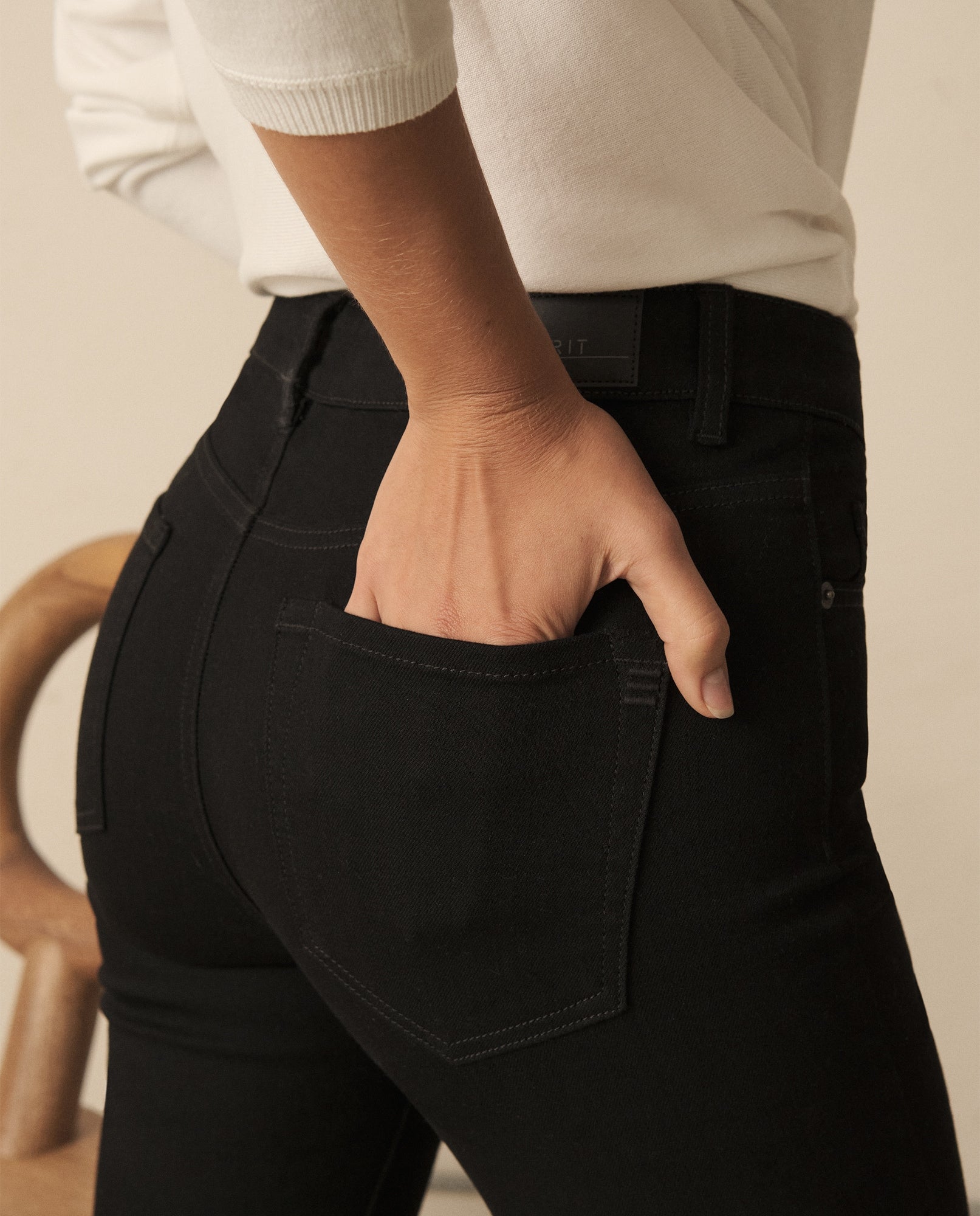 Jean Slim en black denim para mujer - Negro 34_170G912_NEG193909_6
