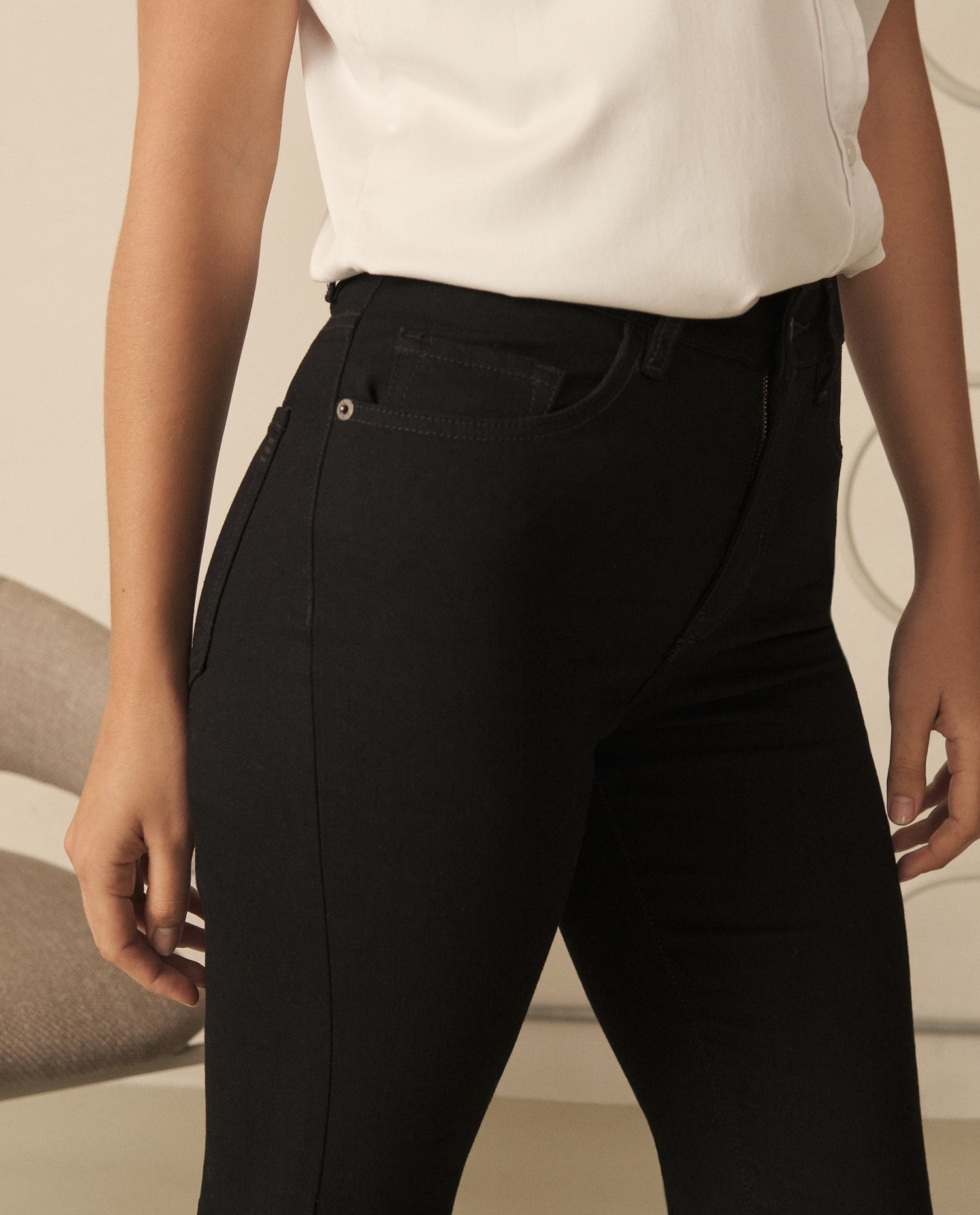 Jean Boot Cut en black denim para mujer - Negro
