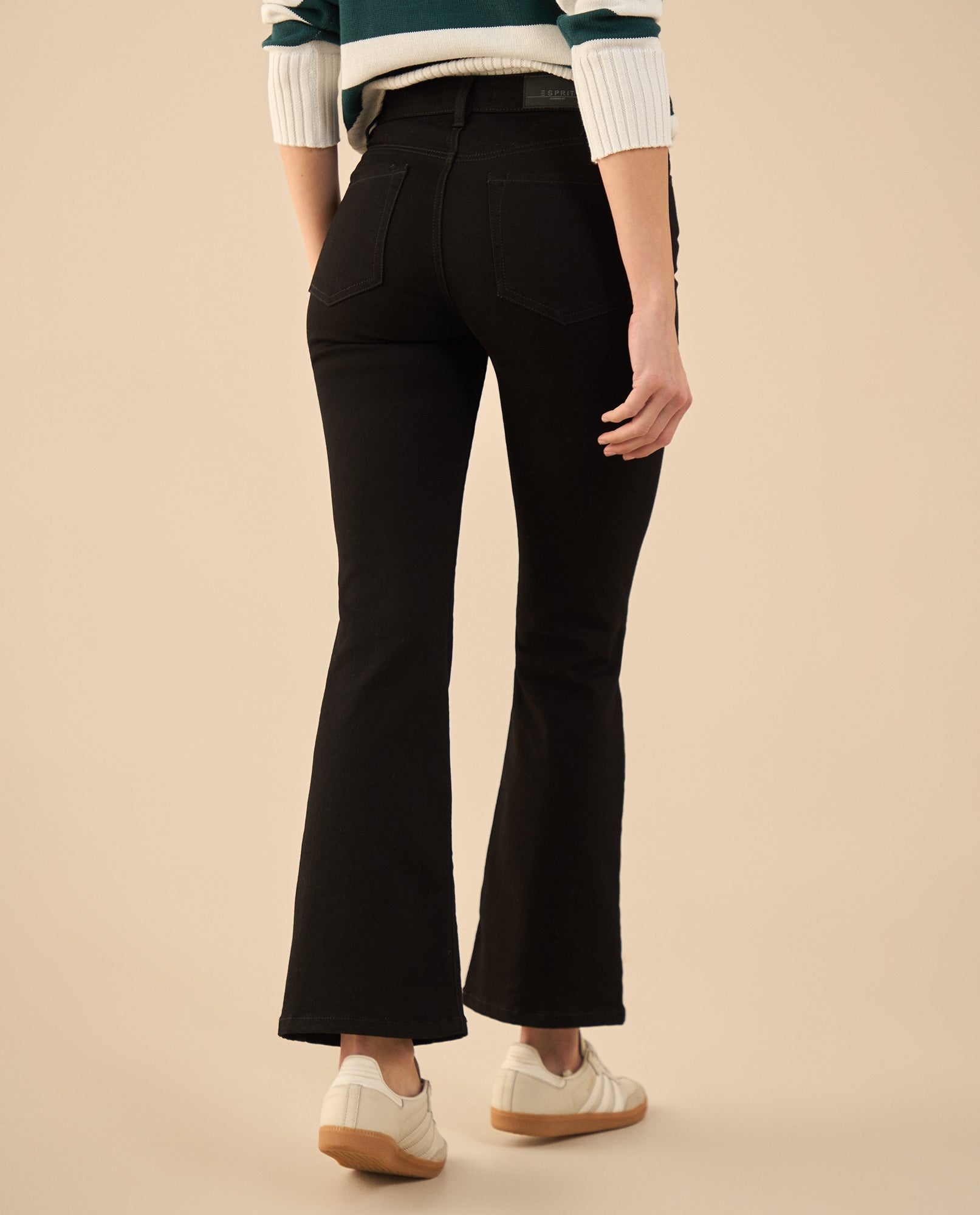 Jean Boot Cut en black denim para mujer - Negro 34_170G913_NEG193909_6