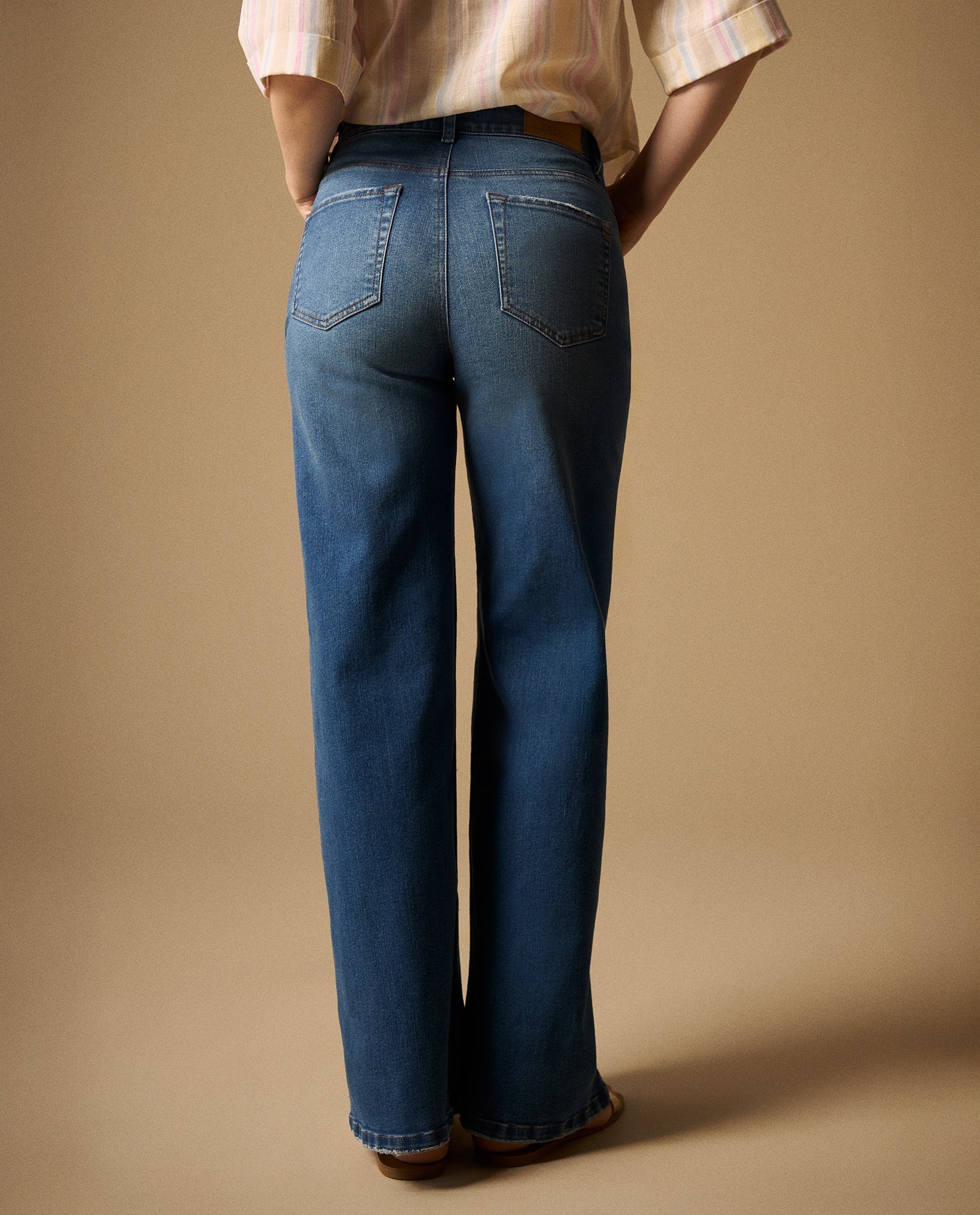Jean Flared Azul con Silueta Retro - Azul 34_179G002_AZU174027_5