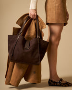 Bolso tote con acabado gamuza y asas ajustables - Café