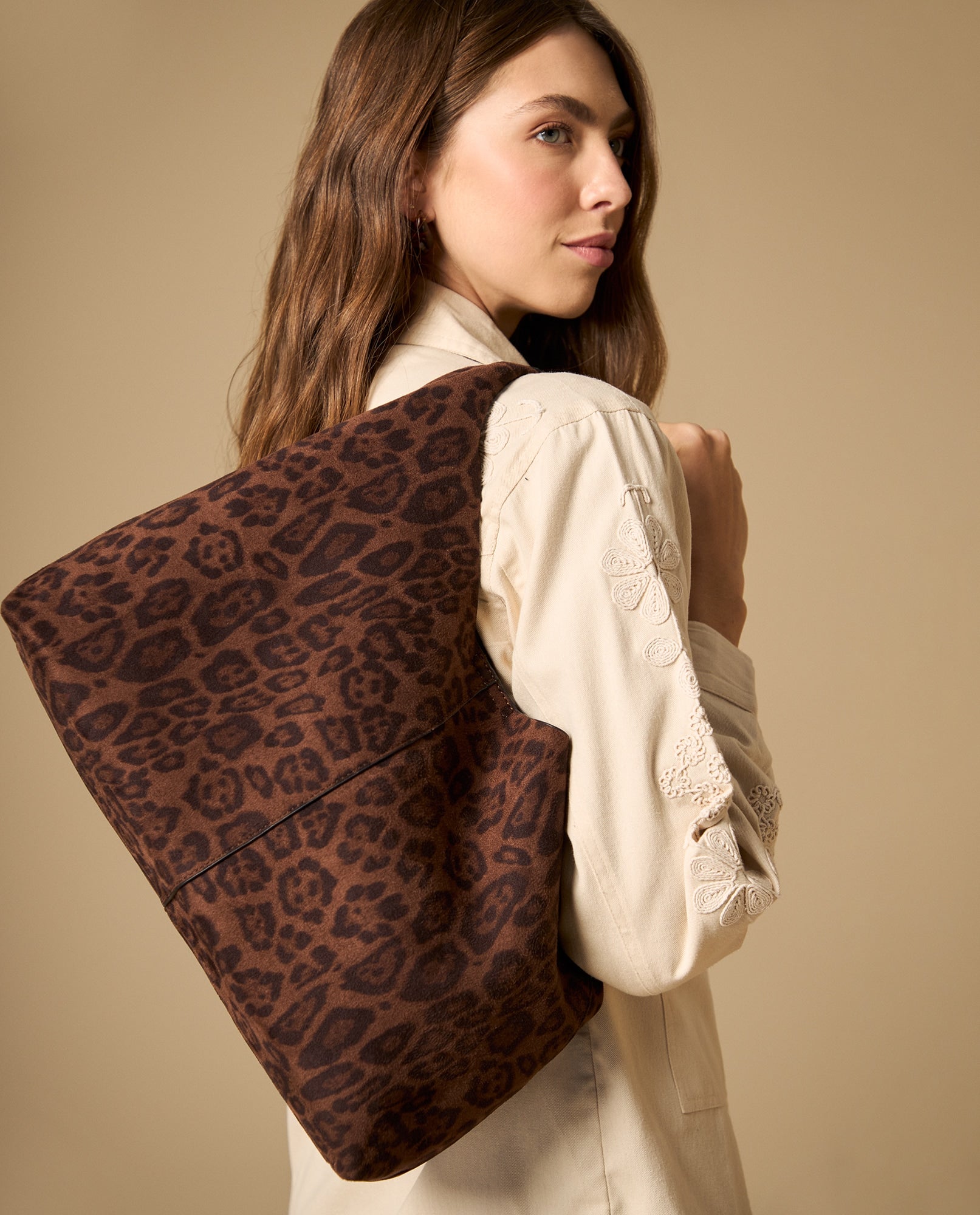 Bolso con estampado en animal print - Café 34_200H205_CAF191333_4