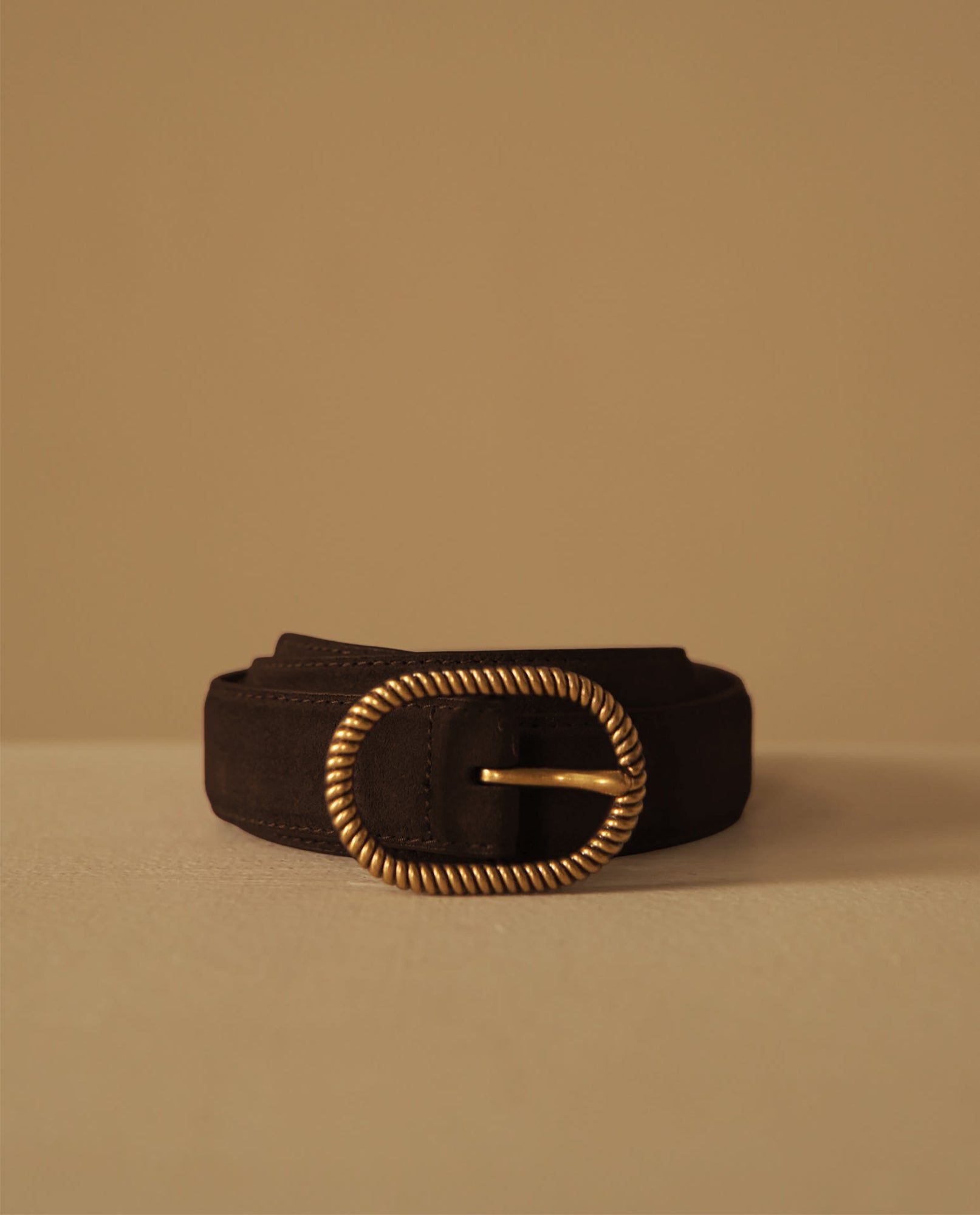Correa con hebilla ovalada texturizada - Café 34_210H202_CAF181033_0