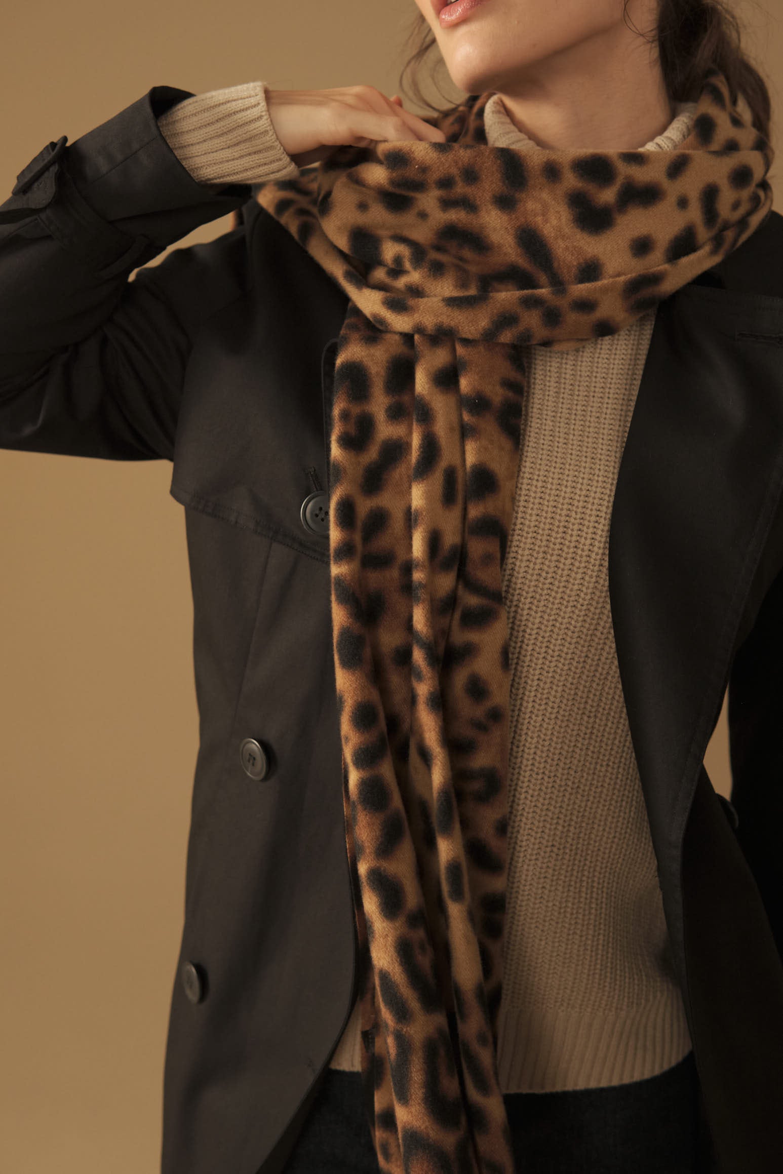 Bufanda suave con flecos decorativos - Café 34_290H202_CAF161334_0