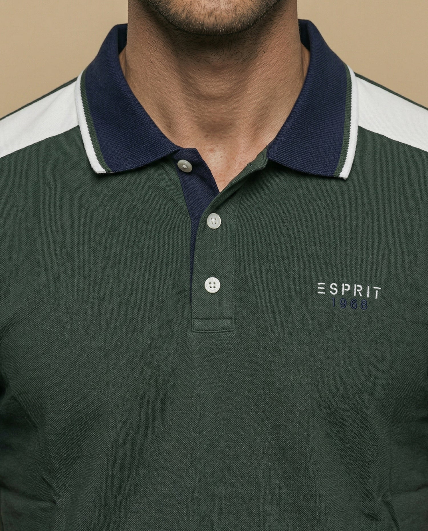 Polo con bloques en hombros y ribetes contrastantes - Verde