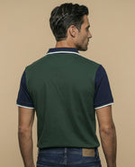 Polo con bloques en hombros y ribetes contrastantes - Verde