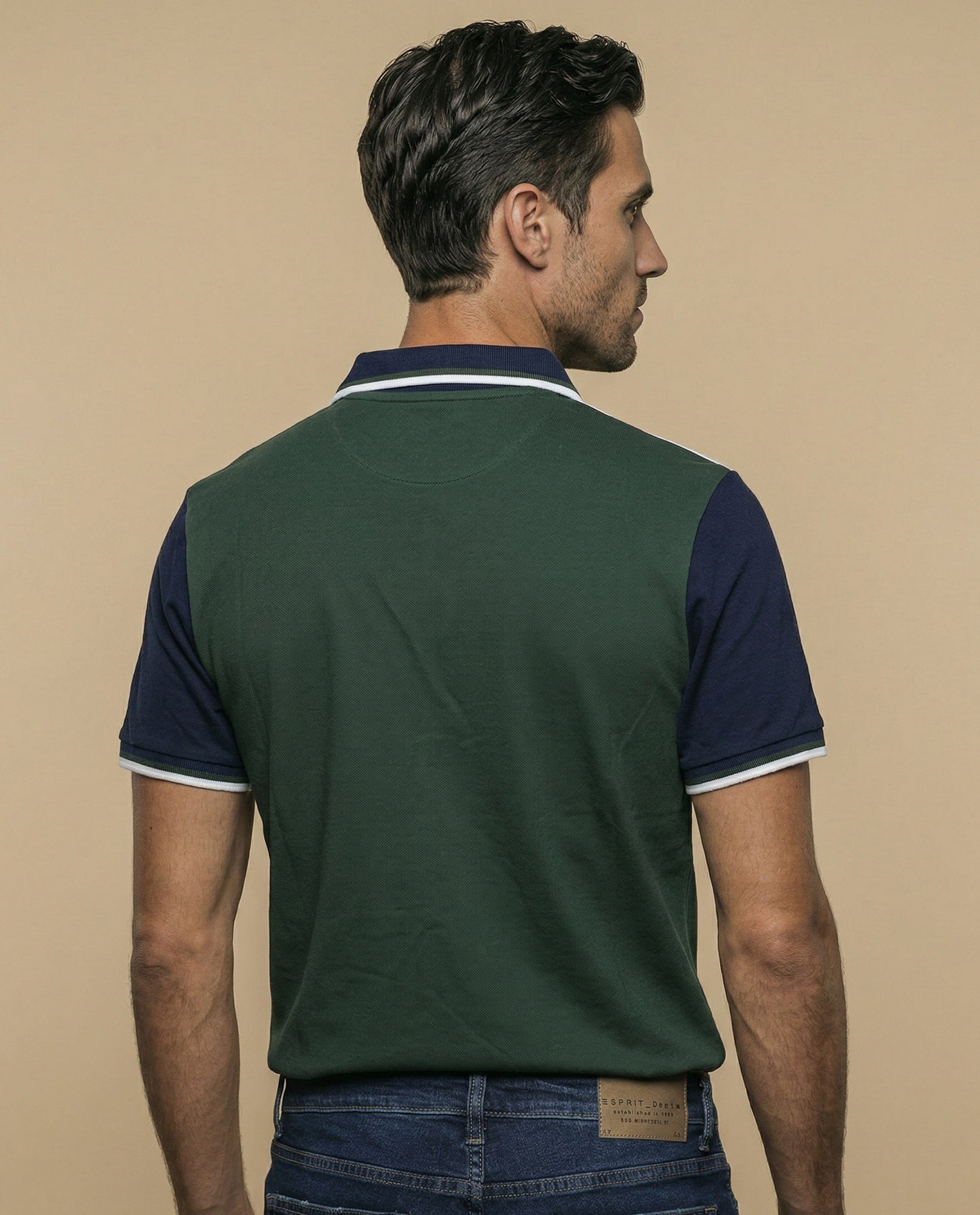 Polo con bloques en hombros y ribetes contrastantes - Verde 34_305E301_VER190622_4