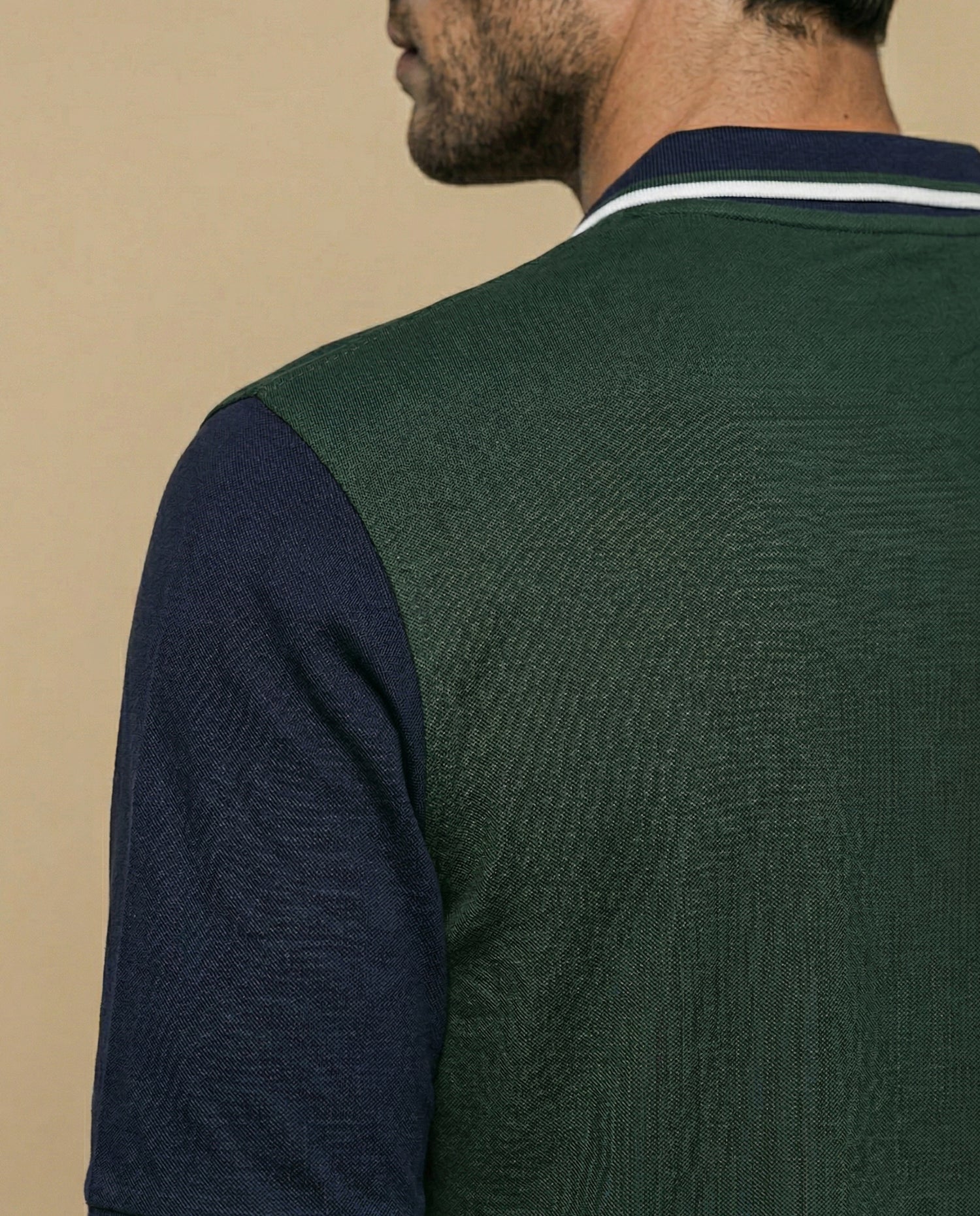 Polo con bloques en hombros y ribetes contrastantes - Verde