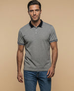 Polo manga corta con detalles contrastantes para hombre - Gris