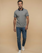 Polo manga corta con detalles contrastantes para hombre - Gris