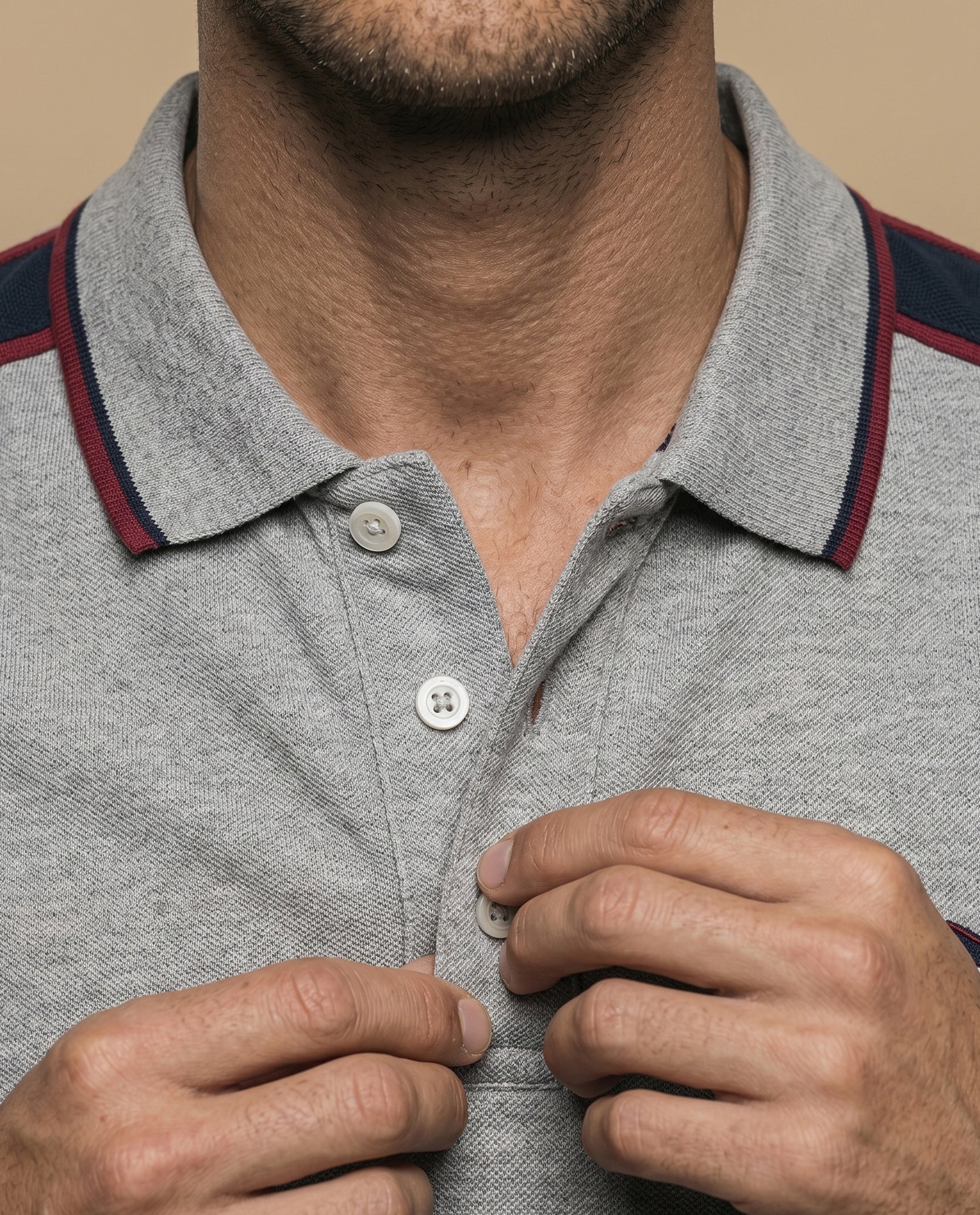 Polo regular bordado clásico hombre - Gris 34_305E317_GRI146408_3