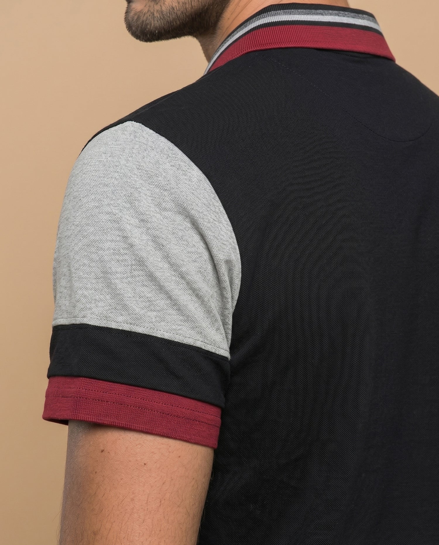 Polo manga corta con cuello a rayas y mangas en bloques de color para hombre - Negro