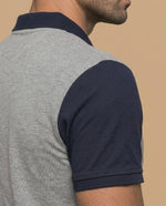 Polo manga corta bicolor con franja diagonal para hombre - Gris