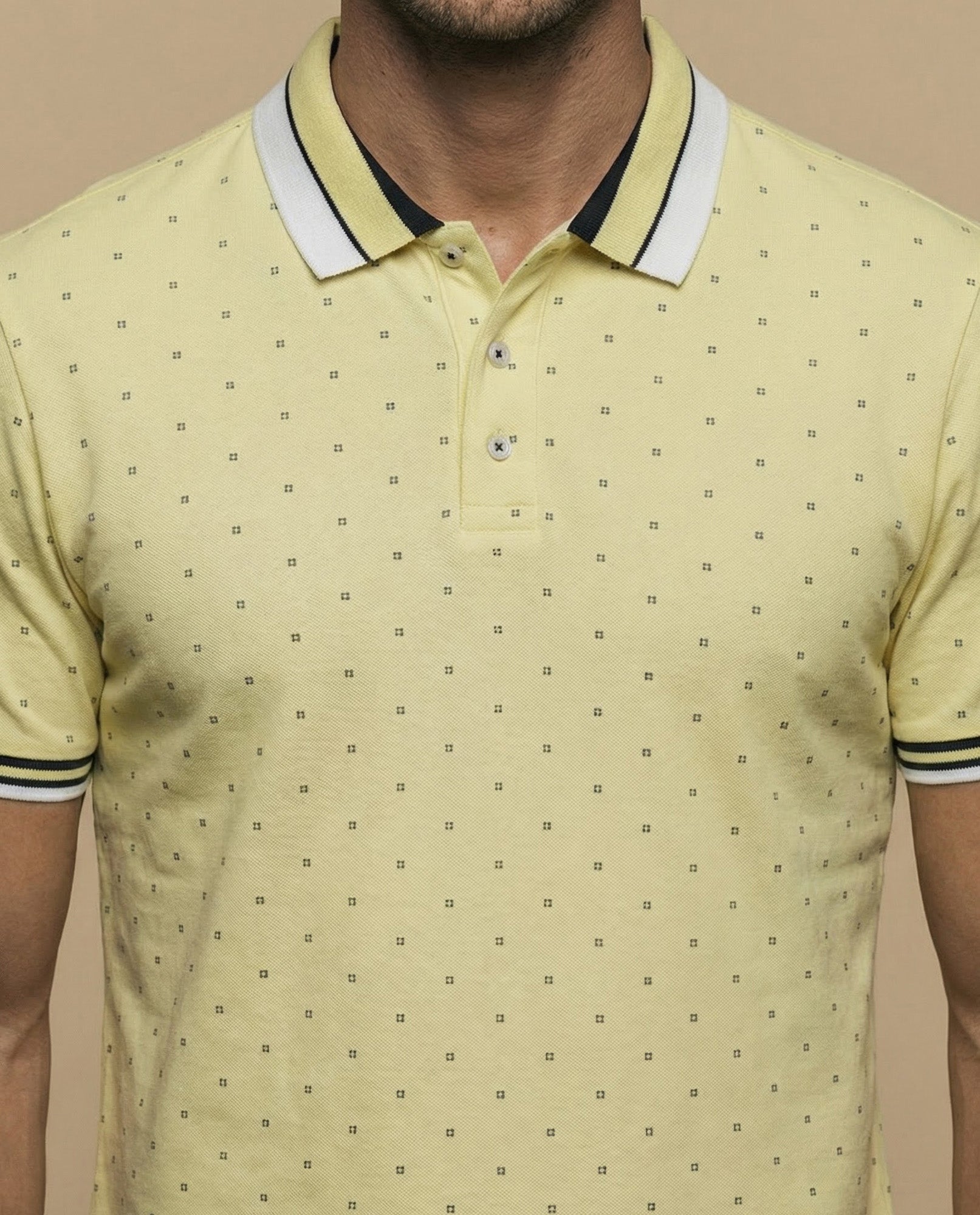 Polo manga corta con estampado de micromotivo geométrico para hombre - Amarillo 34_305E351_AMA150646_3