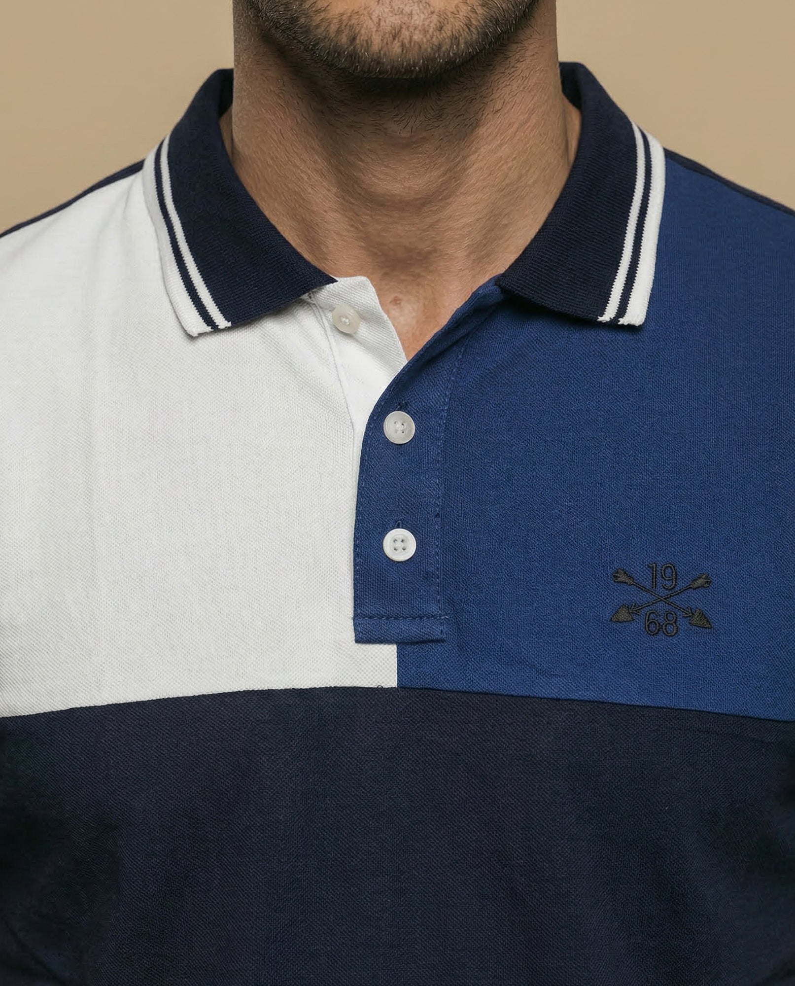 Polo manga corta con diseño de bloques y bordado en pecho - Azul 34_305E359_AZU194526_3