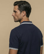Polo manga corta con diseño de bloques y bordado en pecho - Azul
