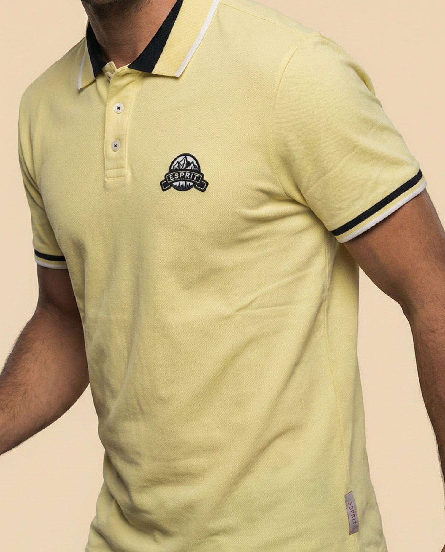 Polo manga corta con ribetes contrastantes para hombre - Amarillo
