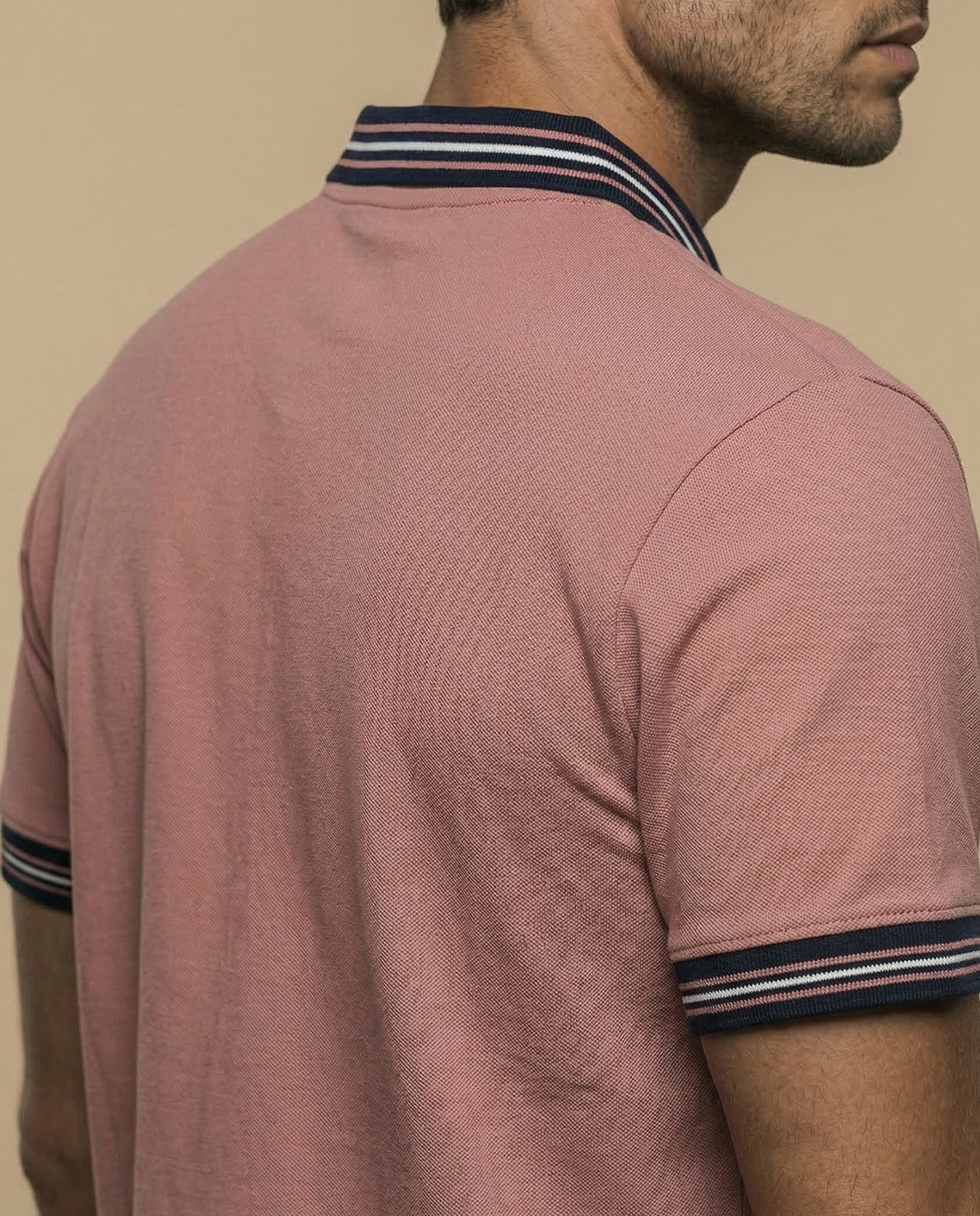 Polo piqué con bordado en pecho y ribetes a rayas - Rosa 34_305E380_ROS171520_6