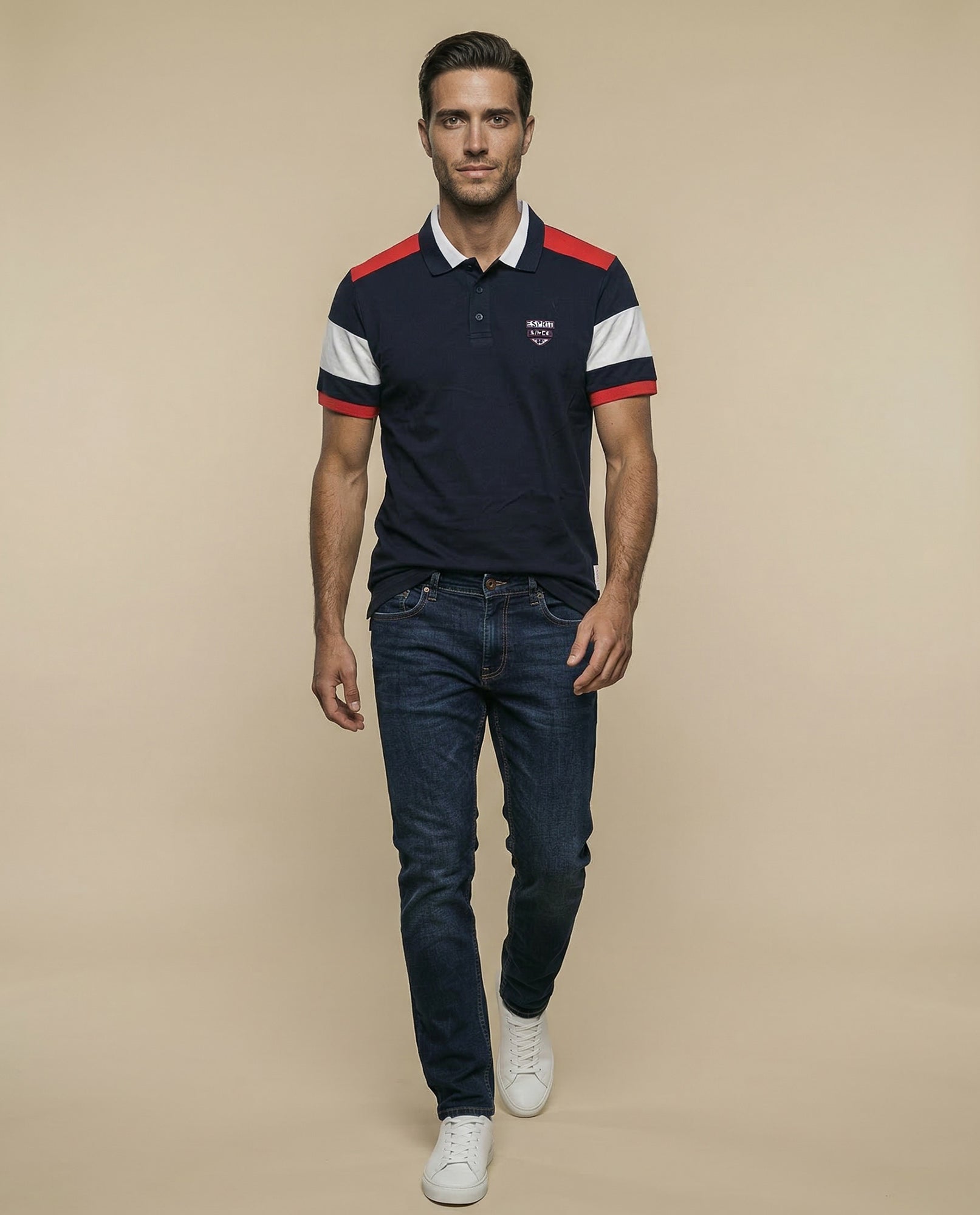 Polo piqué con escudo bordado y bloques en hombros - Azul 34_305E381_AZU174911_5