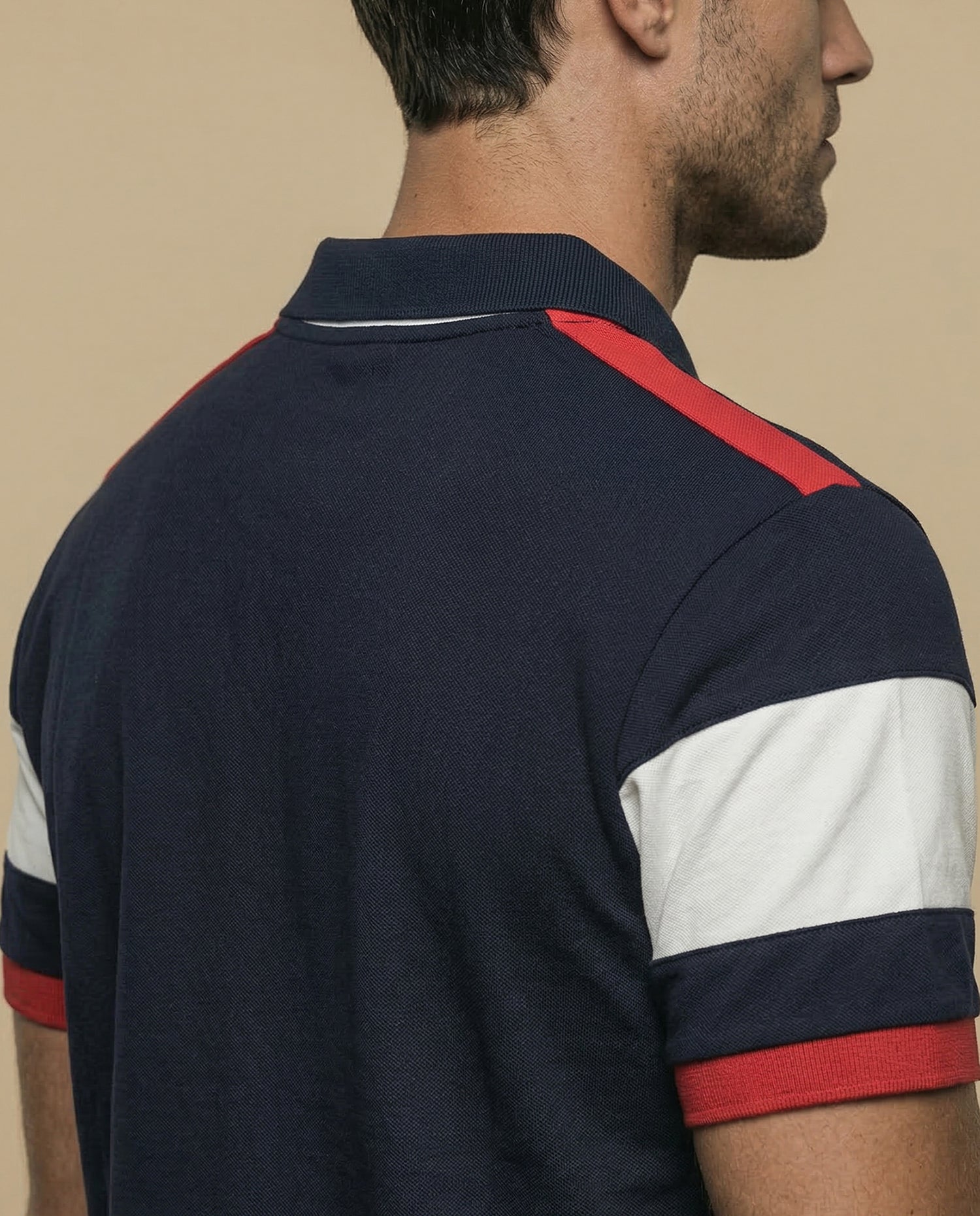 Polo piqué con escudo bordado y bloques en hombros - Azul