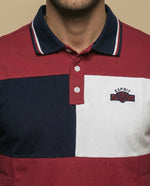 Polo con diseño de bloques y bordado en pecho - Rojo