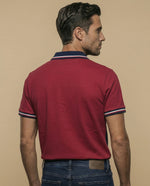 Polo con diseño de bloques y bordado en pecho - Rojo