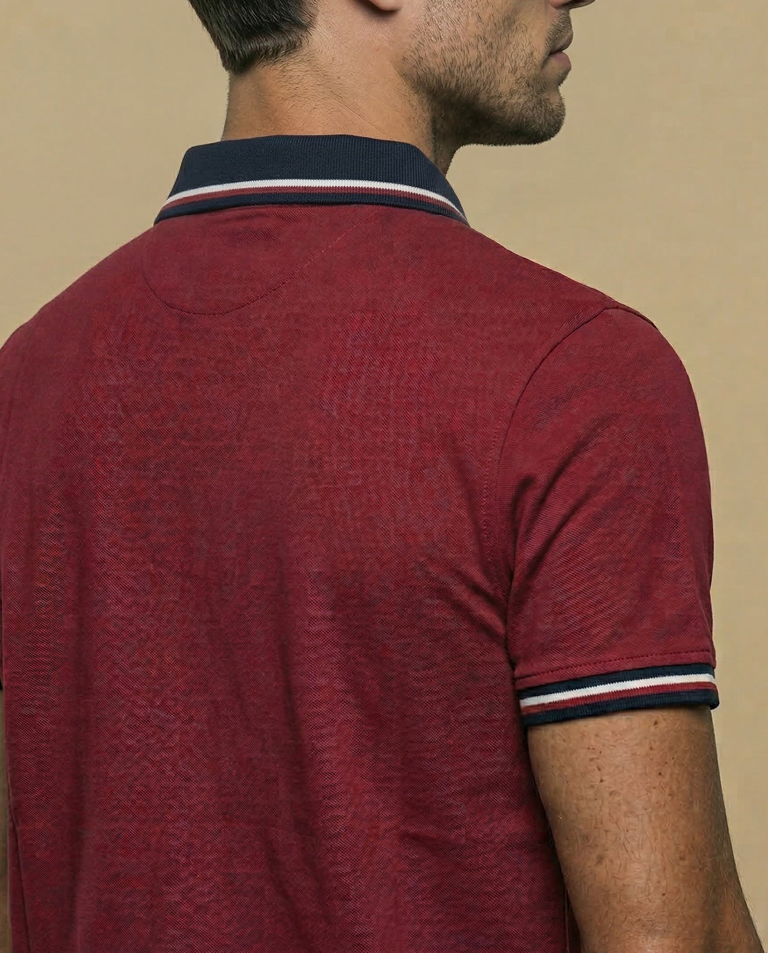 Polo con diseño de bloques y bordado en pecho - Rojo