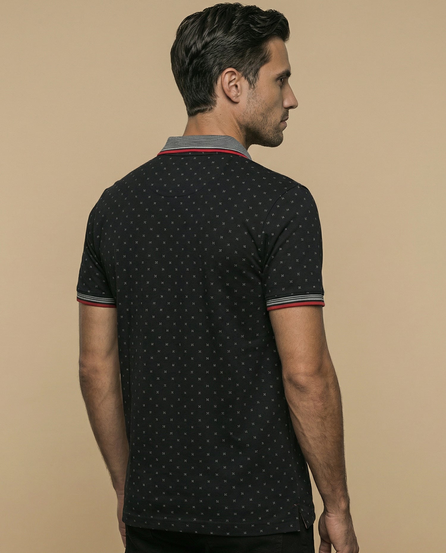 Polo slim fit manga corta con estampado de micromotivos geométricos para hombre - Negro
