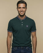 Polo con detalle a rayas en cuello y puños - Verde