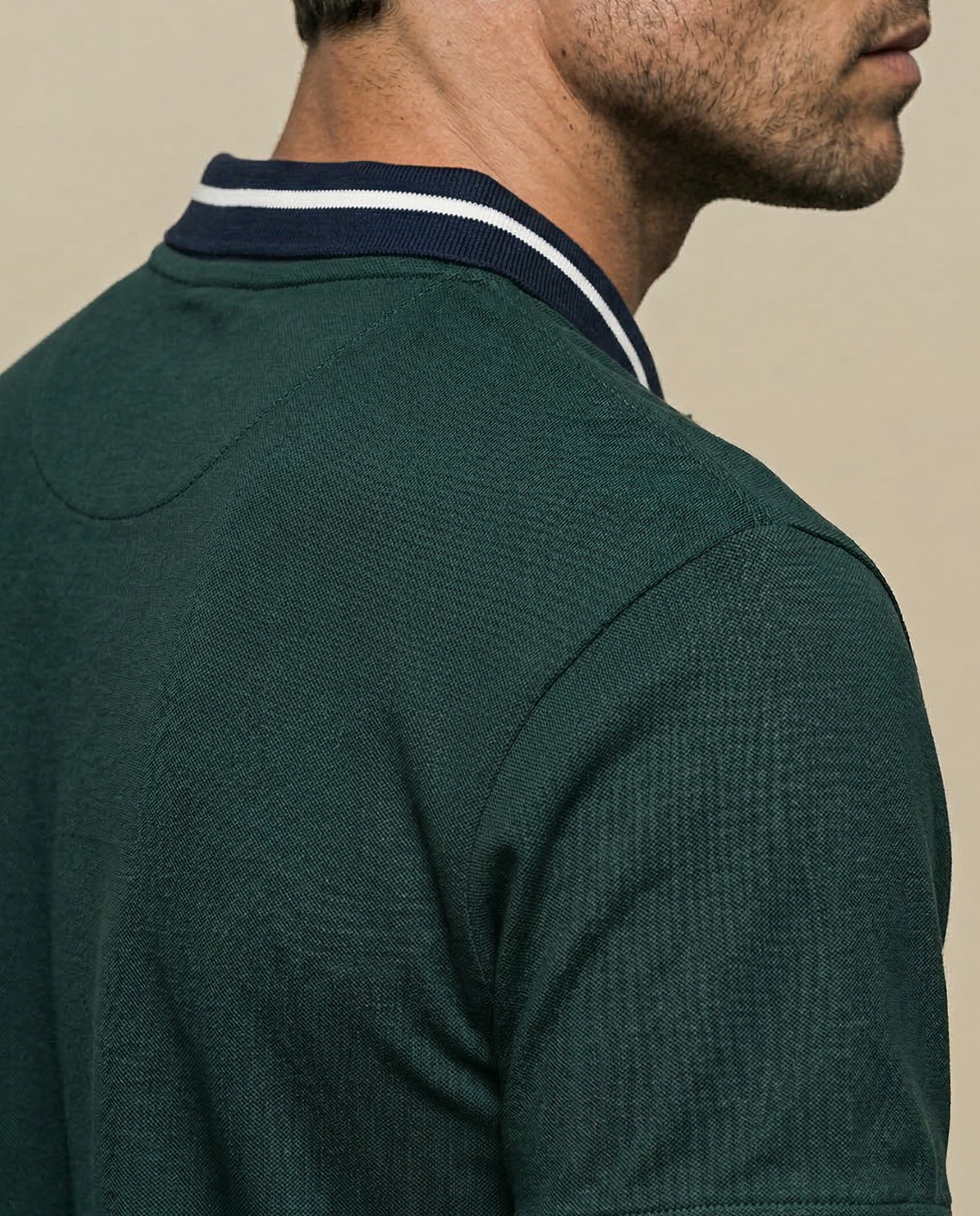 Polo con detalle a rayas en cuello y puños - Verde 34_305F310_VER165820_6