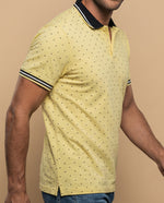 Polo manga corta con estampado de puntos para hombre - Amarillo