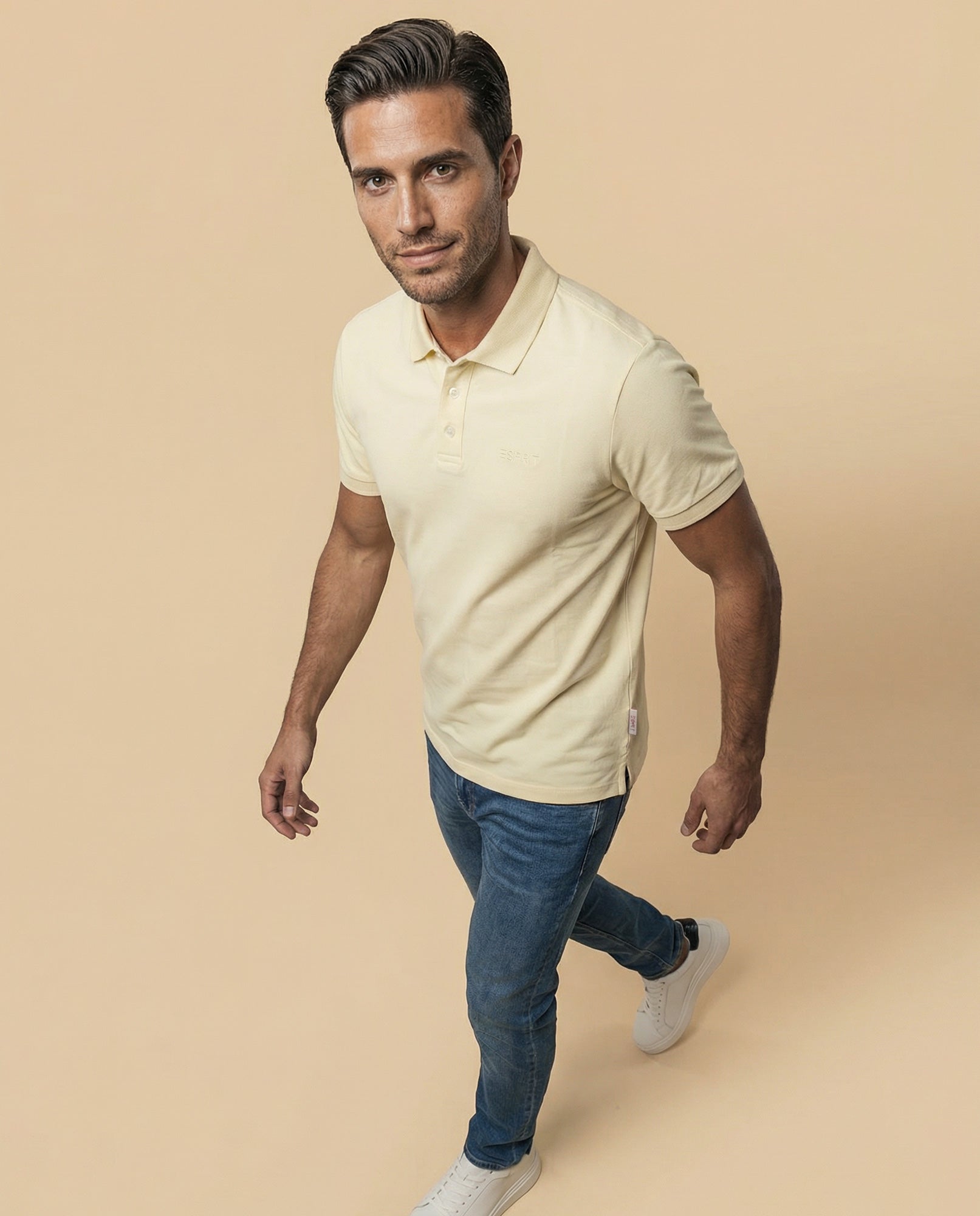 Polo manga corta con cuello camisero y ribete contrastante para hombre - Amarillo 34_305F317_AMA150643_6