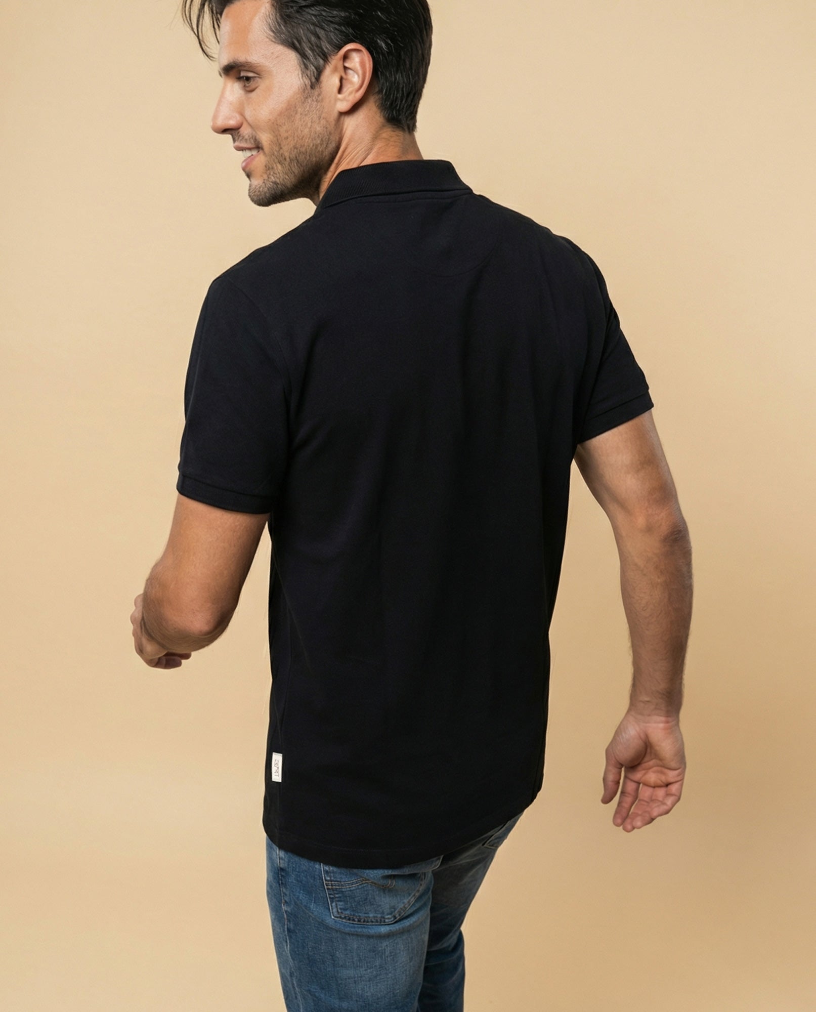 Polo manga corta con cuello camisero y ribete contrastante para hombre - Negro 34_305F317_NEG190303_4