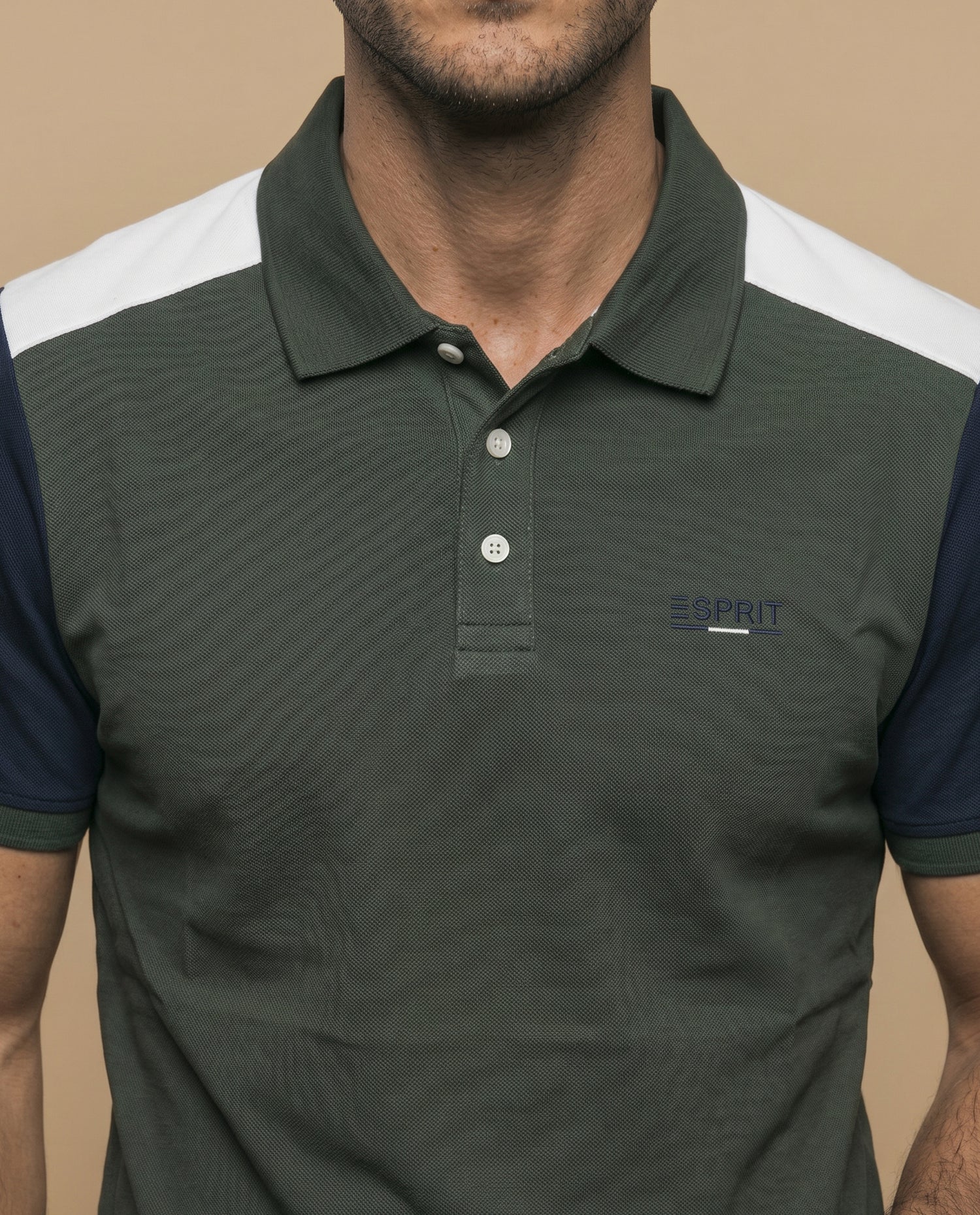 Polo manga corta con bloques de color en mangas para hombre - Verde