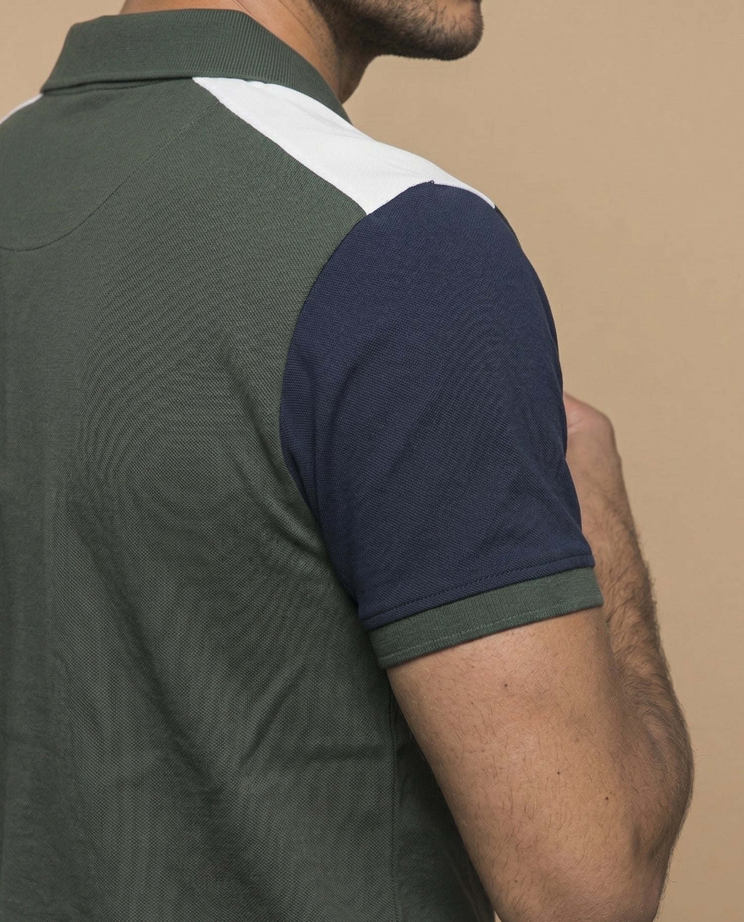 Polo manga corta con bloques de color en mangas para hombre - Verde