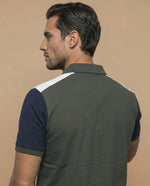 Polo manga corta con bloques de color en mangas para hombre - Verde