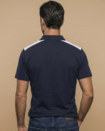 Polo manga corta con paneles decorativos en hombros para hombre - Azul