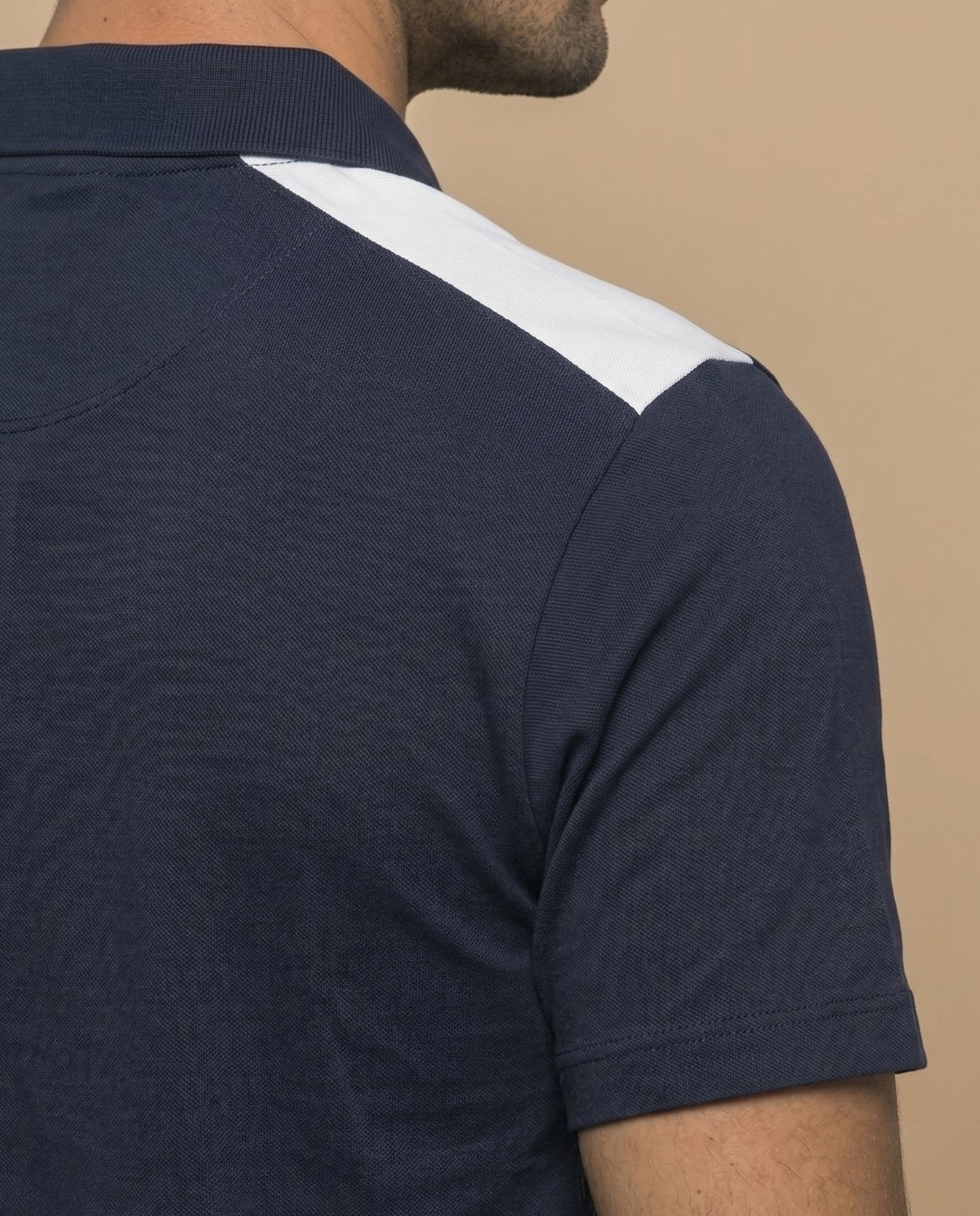 Polo manga corta con paneles decorativos en hombros para hombre - Azul