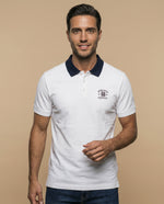 Polo manga corta con cuello contrastante y estampado para hombre - Blanco